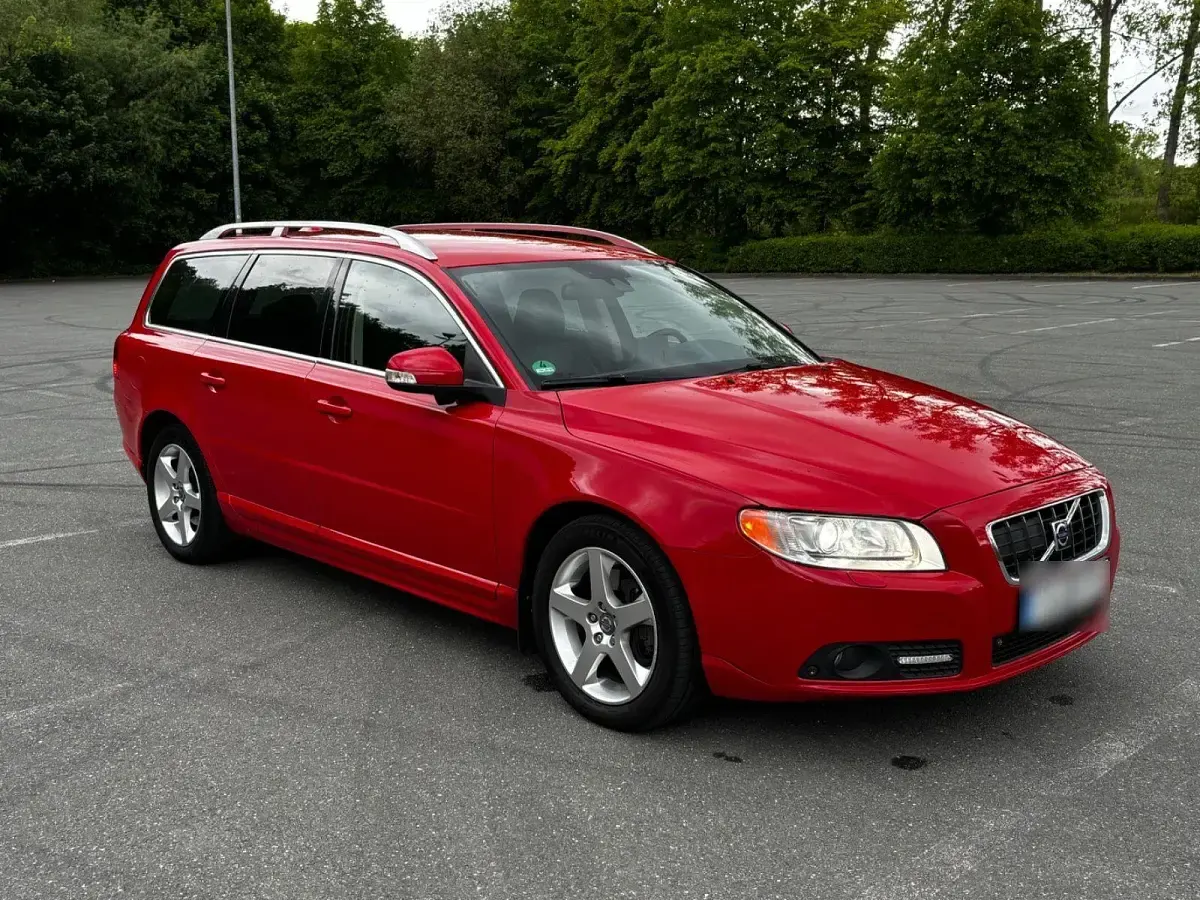 Gebraucht Volvo V70 163 PS (119 kW) 2008 Rot Kombi