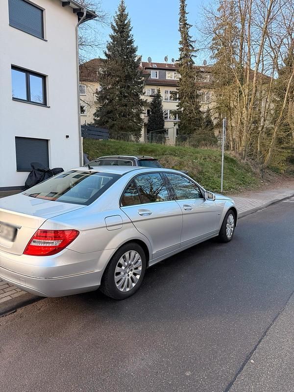 Gebraucht Mercedes C180 158 PS (116 kW) 2012 Silber Limousine