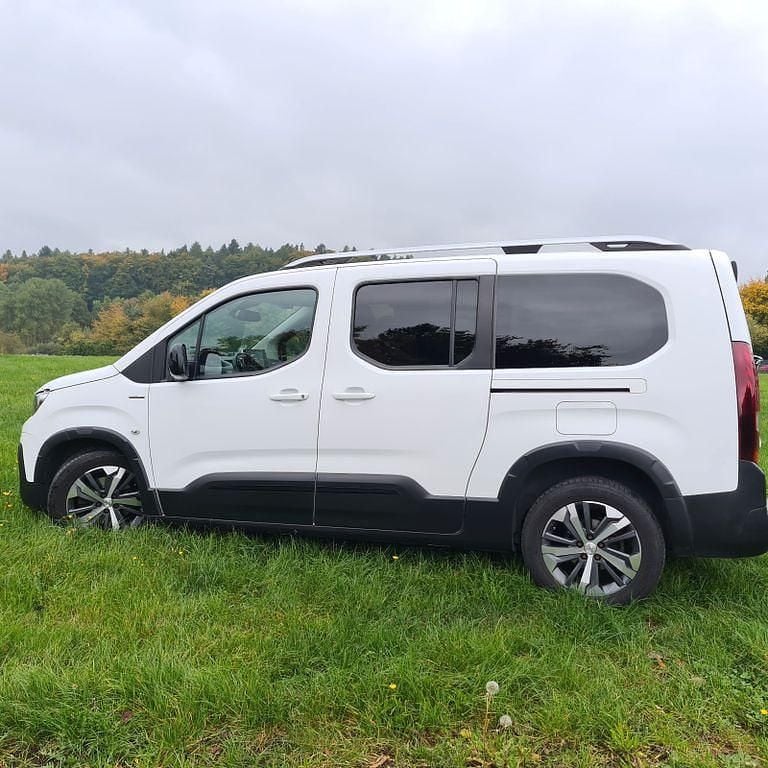 Weiß Gebraucht 2020 Peugeot Rifter GT-line Van / Kleinbus | 18.900 € (Fairer Preis) - Bild 1/4