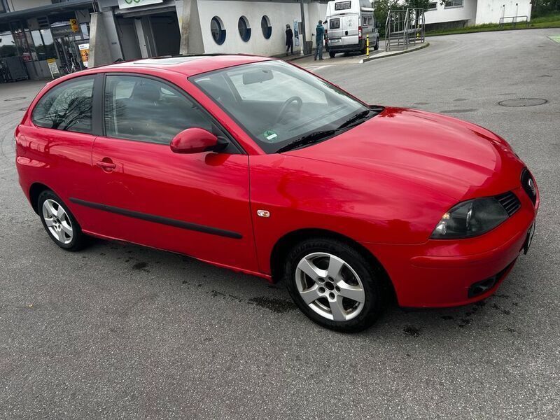 Rot Gebraucht 2005 Seat Ibiza Sport Limousine | 1.390 € (Guter Preis) - Bild 1/4