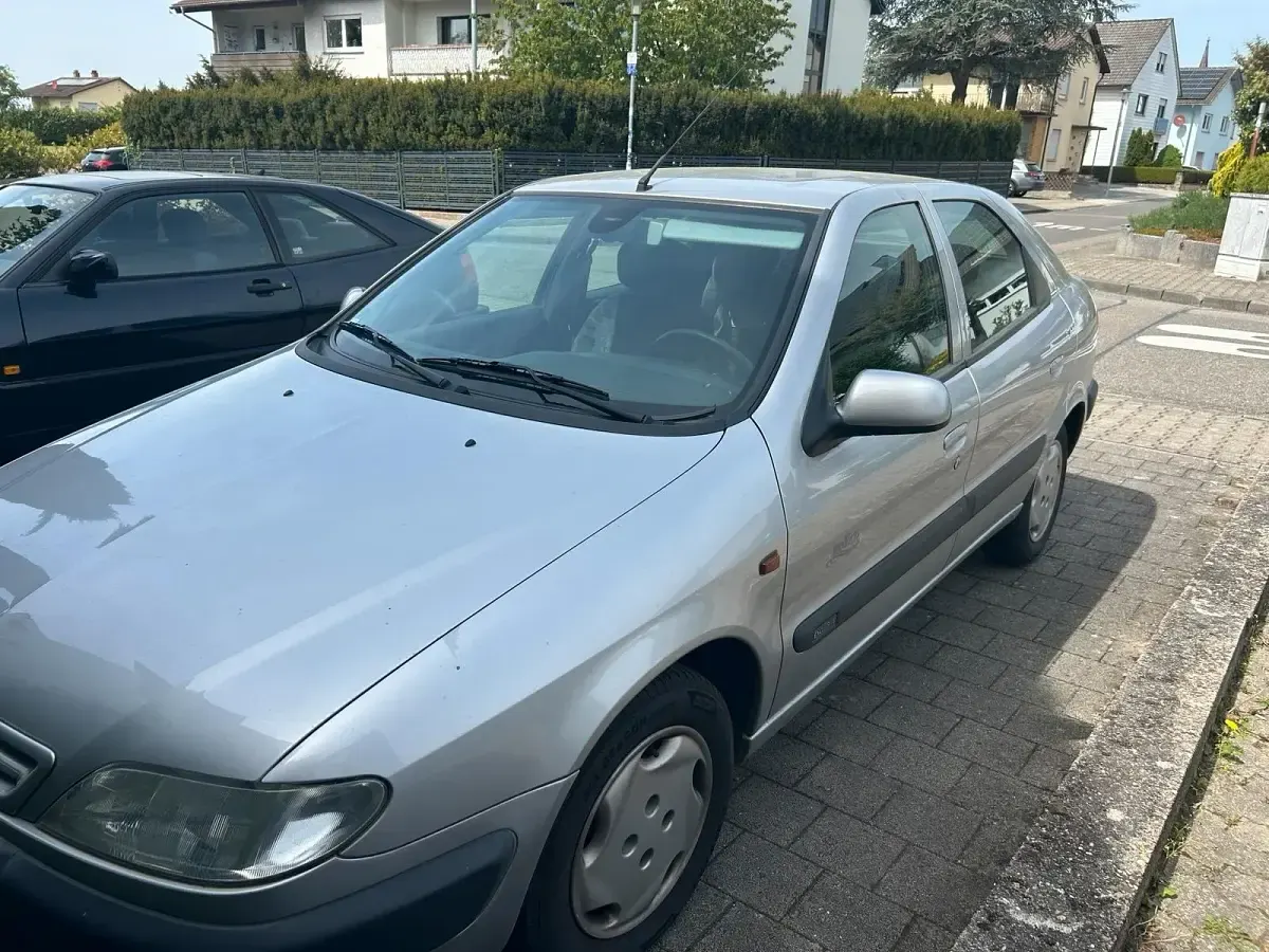 Gebraucht Citroën Xsara 90 PS (66 kW) 1998 Silber Limousine