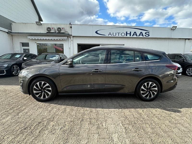 Gebraucht Ford Focus Titanium 120 PS (88 kW) 2022 Grau Kombi