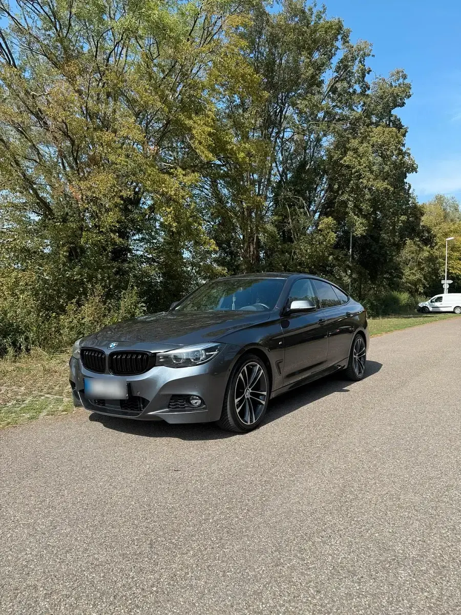 Gebraucht BMW 320 M Sport 190 PS (139 kW) 2019 Grau Limousine