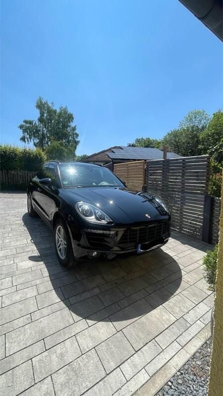 Schwarz Gebraucht 2018 Porsche Macan SUV | 49.900 € (Teuer) - Bild 1/4