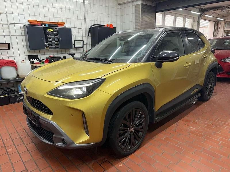 Gold Gebraucht 2021 Toyota Yaris Hybrid SUV | 22.990 € (Fairer Preis) - Bild 1/4