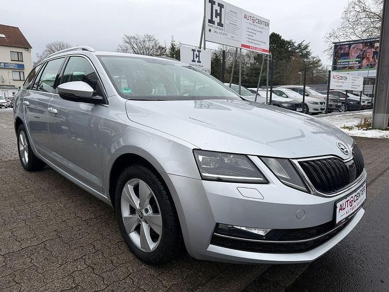 Silber Gebraucht 2019 Skoda Octavia Style Limousine | 15.999 € (Fairer Preis) - Bild 1/4