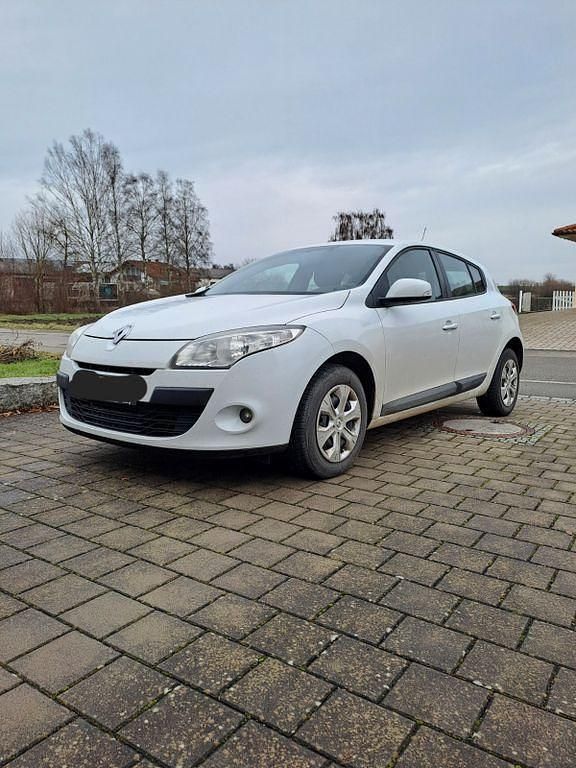 Weiß Gebraucht 2009 Renault Mégane Expression Limousine | 3.999 € (Fairer Preis) - Bild 1/4