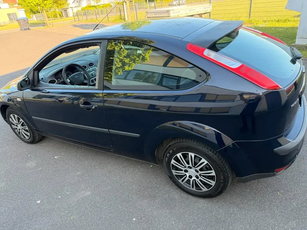 Second-hand Ford Focus 80 CP (58 kW) 2007 Albastru Hatchback