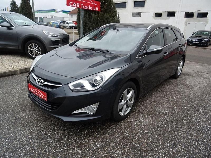 Gebraucht Hyundai i40 Edition 136 PS (100 kW) 2015 Grau Kombi