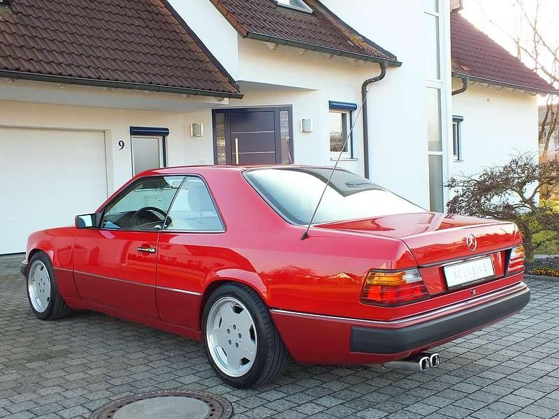 Gebraucht Mercedes E300 220 PS (161 kW) 1991 Signalrot Coupé