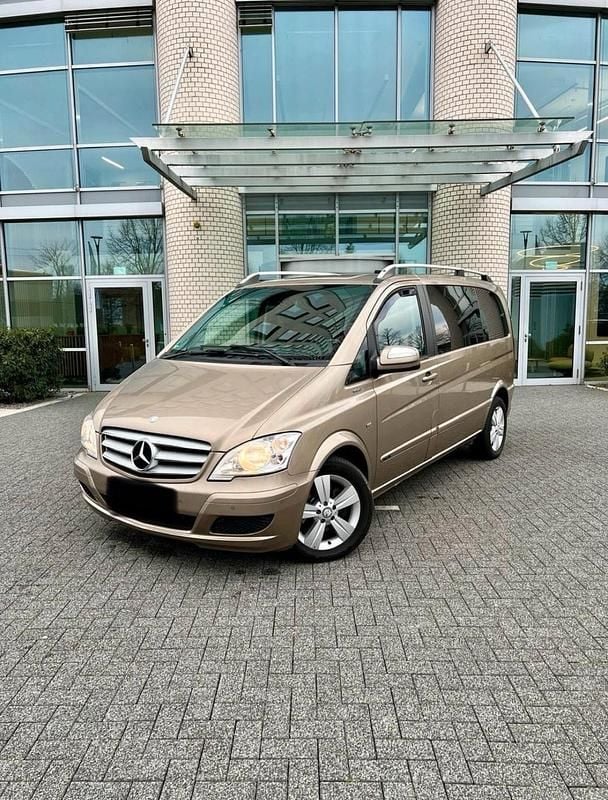 Gold Gebraucht 2011 Mercedes Viano Van / Kleinbus | 13.700 € (Superpreis) - Bild 1/4