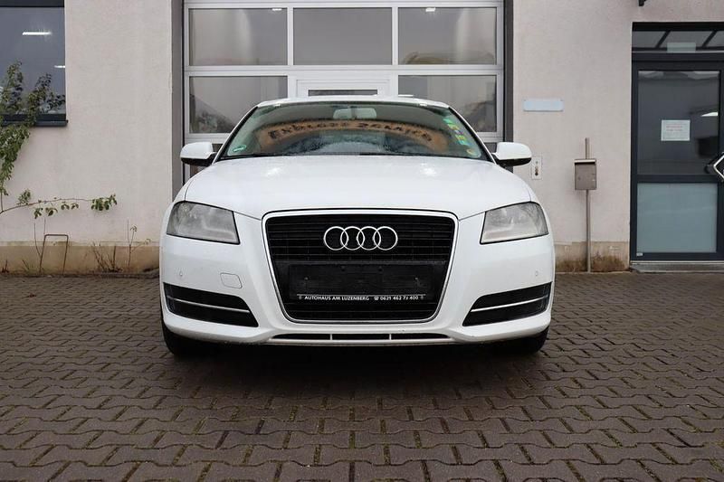 Gebraucht Audi A3 Attraction 125 PS (91 kW) 2011 Weiß Kleinwagen