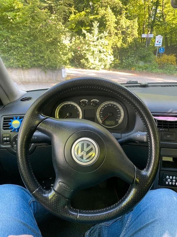 Gebraucht VW Bora 135 PS (99 kW) 2004 Grau Limousine