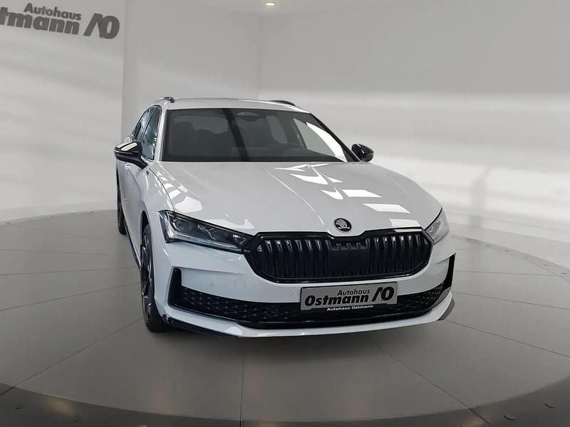 Neu Skoda Superb SportLine 325 PS (239 kW) 2026 Weiß Kombi
