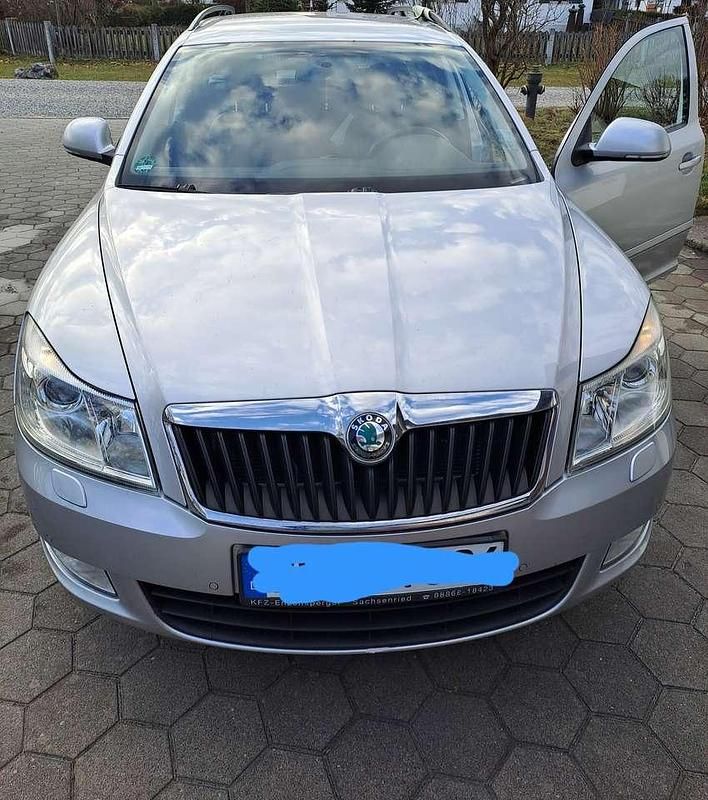 Gebraucht Skoda Octavia Ambiente 122 PS (89 kW) 2011 Silber Kombi