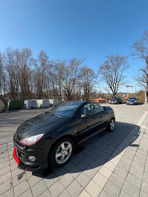 Gebraucht Peugeot 206 CC 109 PS (80 kW) 2003 Schwarz Cabrio