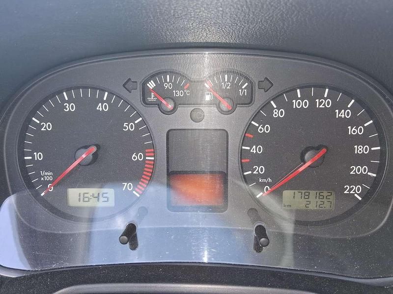 Blau Gebraucht 2000 VW Golf IV Comfortline Kombi | 600 € (Superpreis) - Bild 1/4
