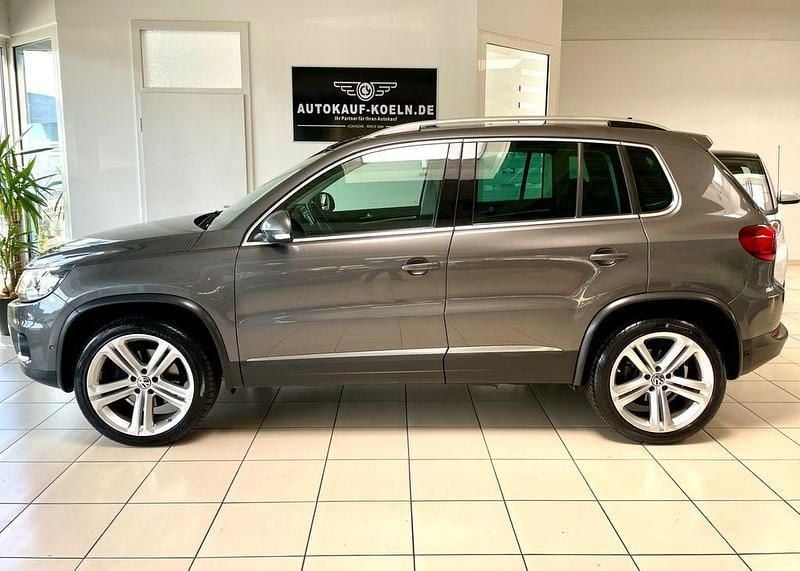Grau Gebraucht 2016 VW Tiguan SUV | 20.985 € (Guter Preis) - Bild 1/4