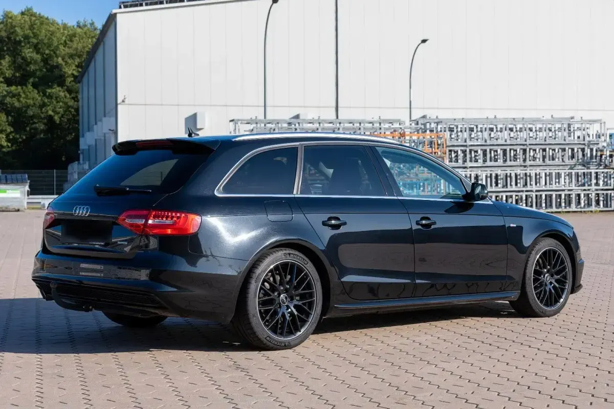 Gebraucht Audi A4 S-Line 150 PS (110 kW) 2015 Schwarz Kombi
