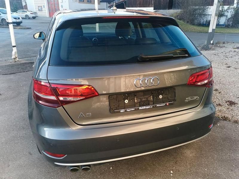 Gebraucht Audi A3 Sport 150 PS (110 kW) 2017 Grau Limousine