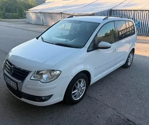 Gebraucht VW Touran 135 PS (99 kW) 2010 Weiß Van / Kleinbus