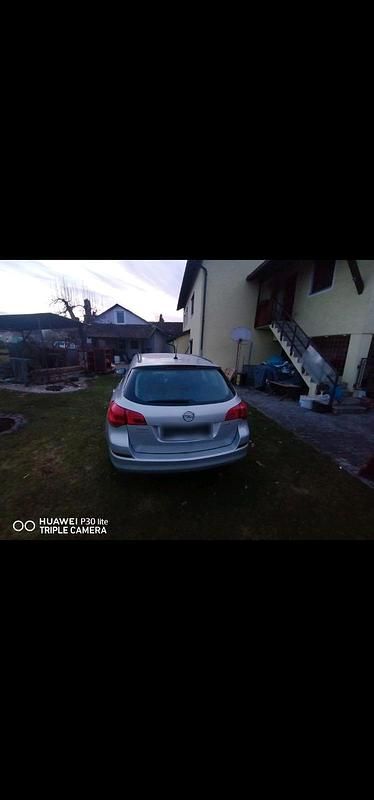 Gebraucht Opel Astra 110 PS (80 kW) 2011 Silber Kombi