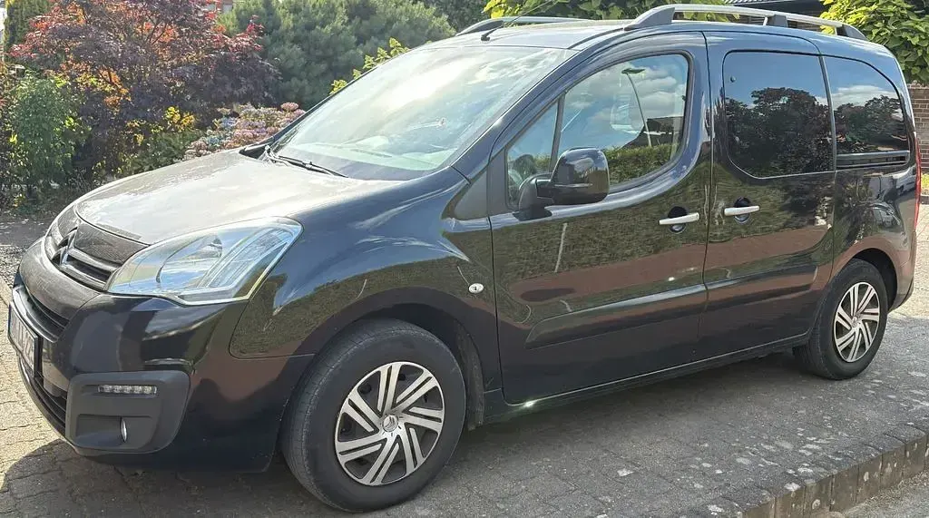 Gebraucht Citroën Berlingo SELECTION 99 PS (72 kW) 2016 Schwarz Van / Kleinbus