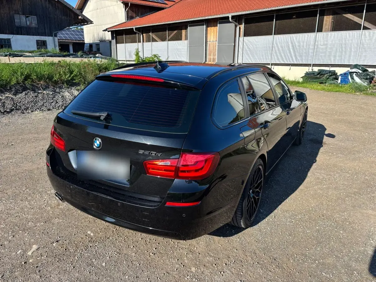 Gebraucht BMW 530 258 PS (189 kW) 2012 Schwarz Kombi