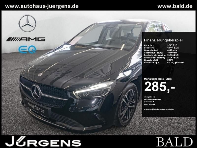 Schwarz kosmosschwarz metallic Gebraucht 2024 Mercedes B180 Progressive Van / Kleinbus | 29.780 € (Superpreis) - Bild 1/4