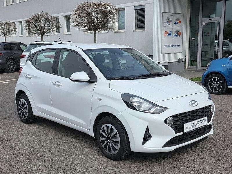 Gebraucht Hyundai i10 Select 67 PS (49 kW) 2023 Weiß Kleinwagen