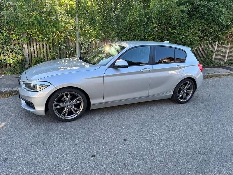 Silber Gebraucht 2015 BMW 118 Performance Kleinwagen | 13.600 € (Fairer Preis) - Bild 1/4