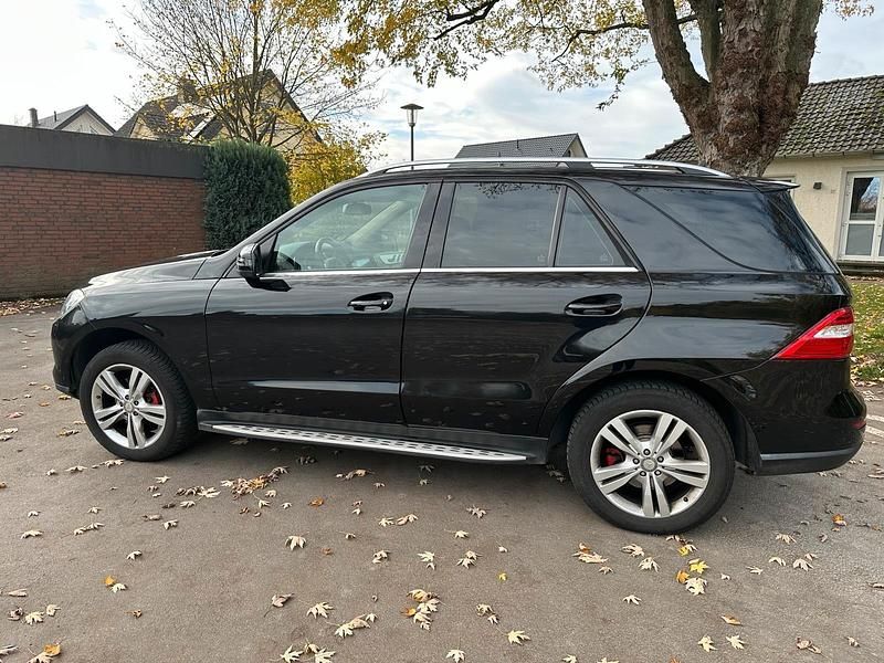 Gebraucht Mercedes ML250 204 PS (150 kW) 2012 Schwarz SUV