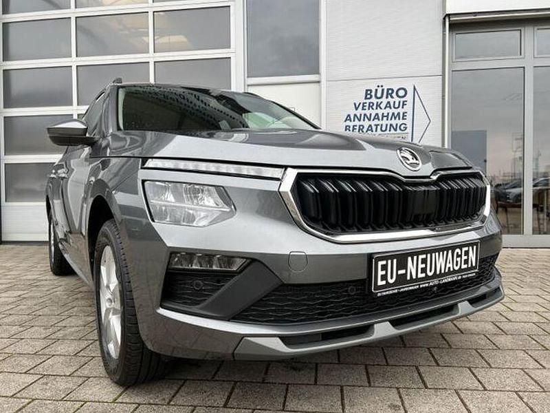 Grau Gebraucht 2024 Skoda Kamiq Selection SUV | 28.665 € (Fairer Preis) - Bild 1/4