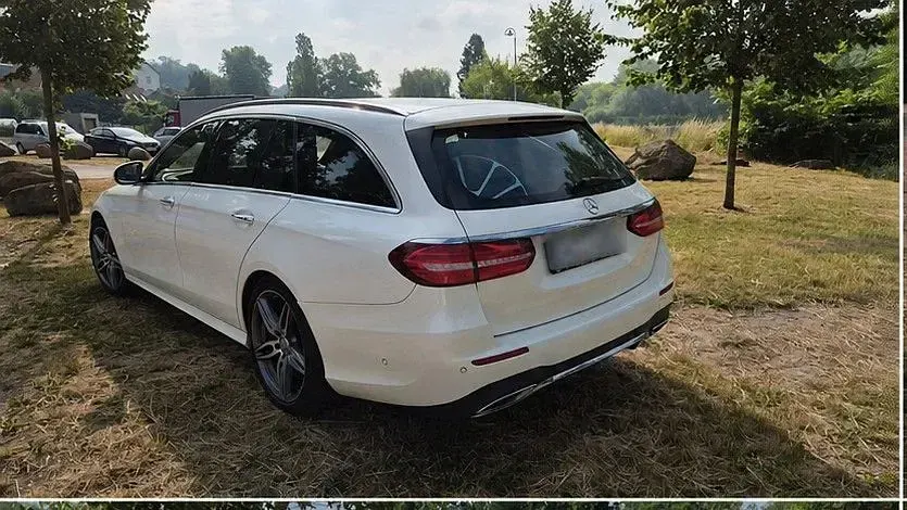 Gebraucht Mercedes E250 AMG line 211 PS (155 kW) 2017 Weiß Limousine