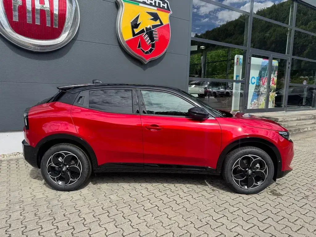 Neu Alfa Romeo Junior Ti 136 PS (100 kW) 2026 Rot SUV