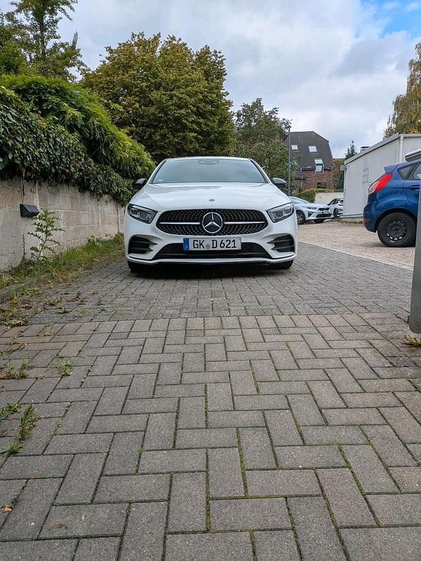 Weiß Gebraucht 2019 Mercedes A220 AMG line Kleinwagen | 20.500 € (Fairer Preis) - Bild 1/4