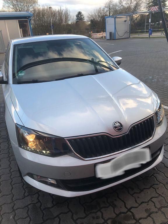 Silber Gebraucht 2015 Skoda Fabia Kombi | 5.699 € (Guter Preis) - Bild 1/4