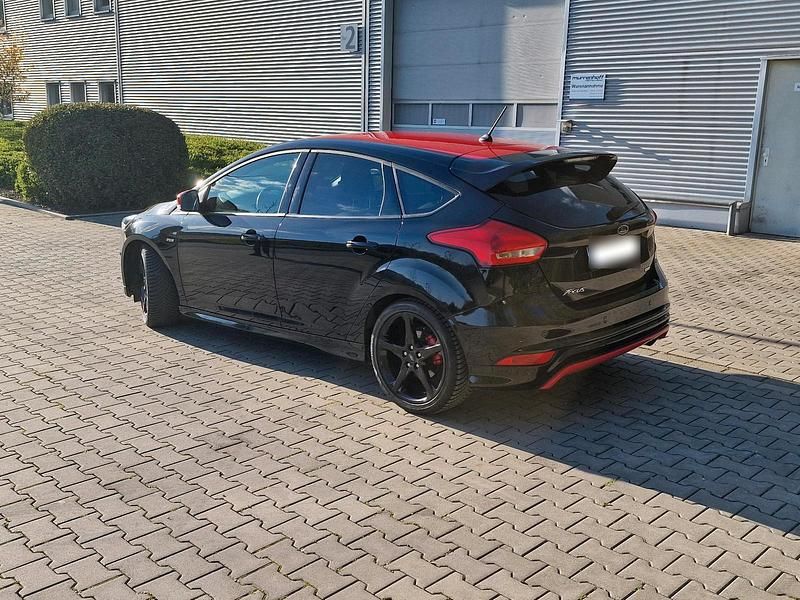Usata Ford Focus ST-Line 150 CV (110 kW) 2017 Nero Berlina