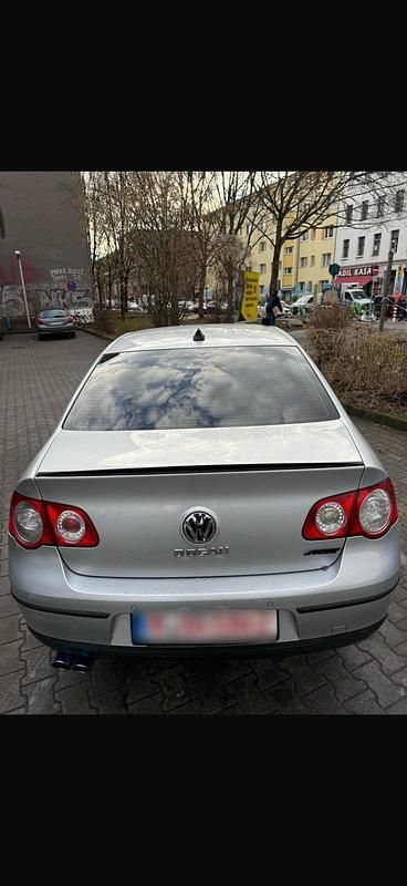 Gebraucht VW Passat 140 PS (102 kW) 2005 Silber Limousine