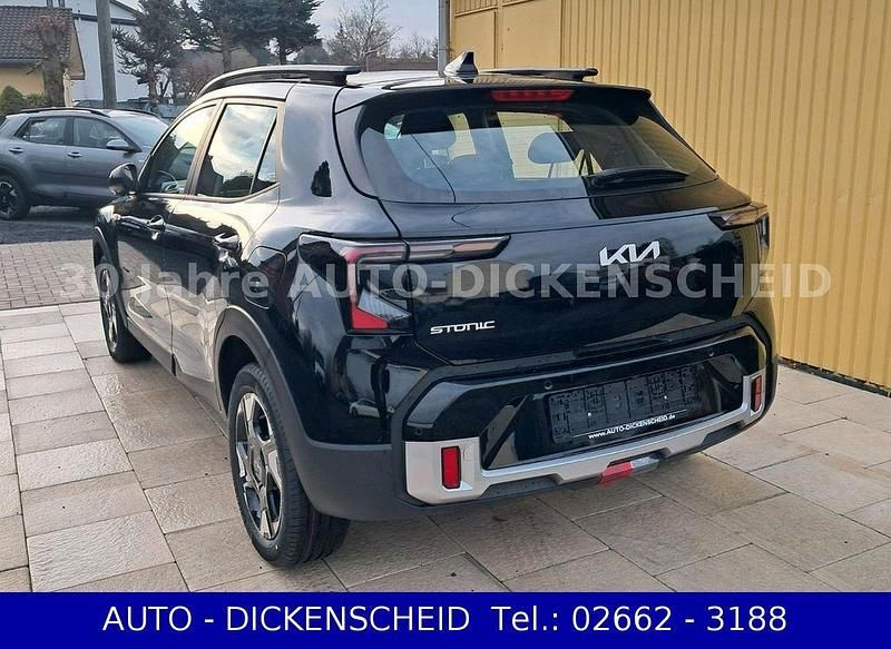 Neu Kia Stonic 101 PS (74 kW) 2026 Schwarz SUV