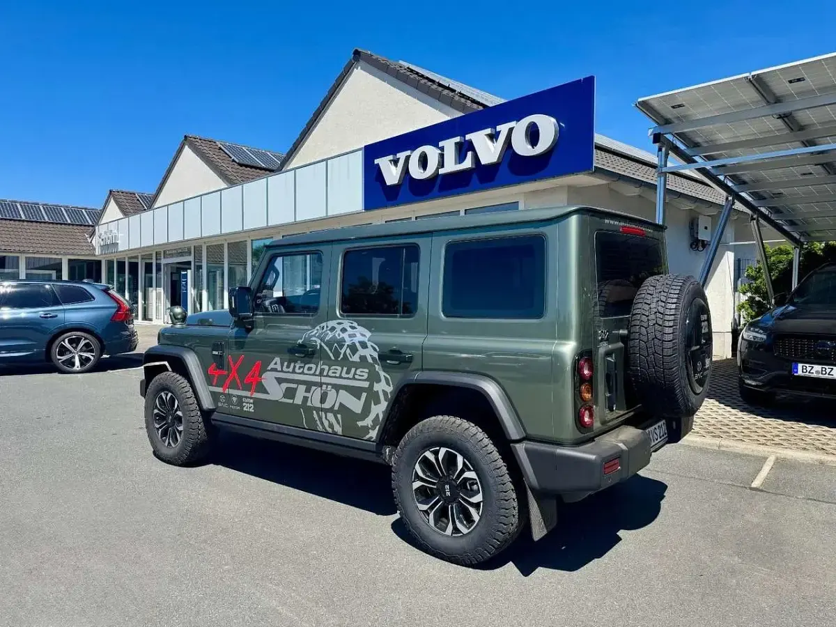 Neu BAW 212 166 PS (122 kW) 2026 Grün SUV