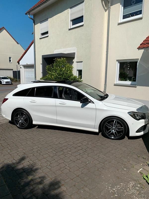 Weiß Gebraucht 2018 Mercedes CLA200 Shooting Brake AMG line Kombi | 19.999 € (Fairer Preis) - Bild 1/4