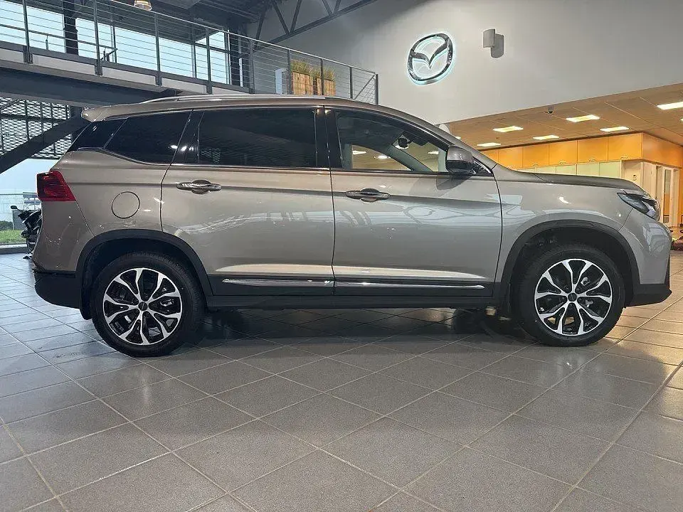 Nouvelle DFSK Forthing 3 170 ch (125 kW) 2026 Gris SUV