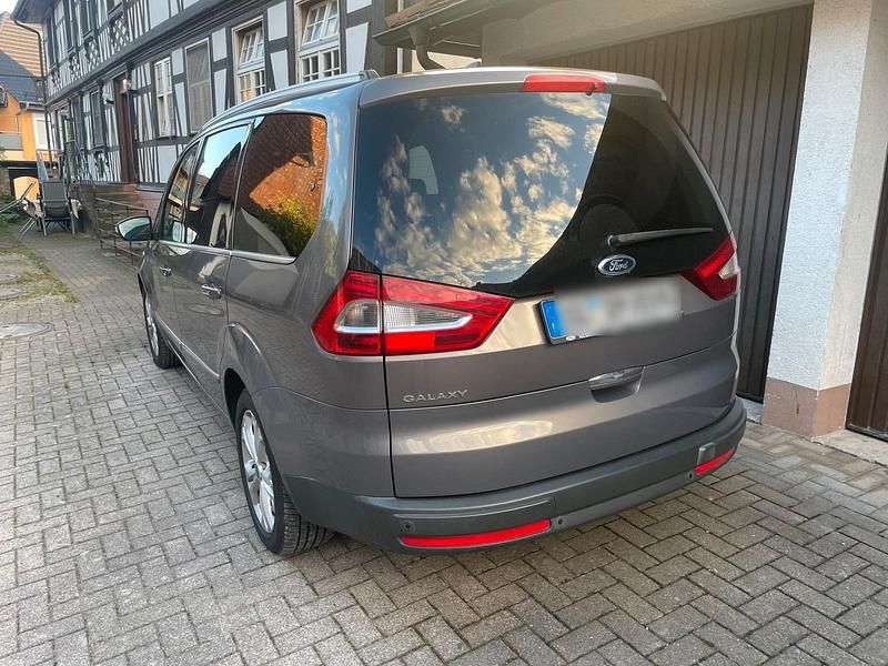 Braun Gebraucht 2012 Ford Galaxy Van / Kleinbus | 8.900 € (Teuer) - Bild 1/4