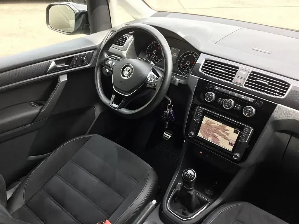 Gebraucht VW Caddy Highline 125 PS (91 kW) 2018 Deep black perleffekt Van / Kleinbus