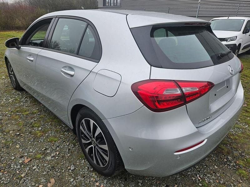 Gebraucht Mercedes A180 116 PS (85 kW) 2021 Silber Limousine