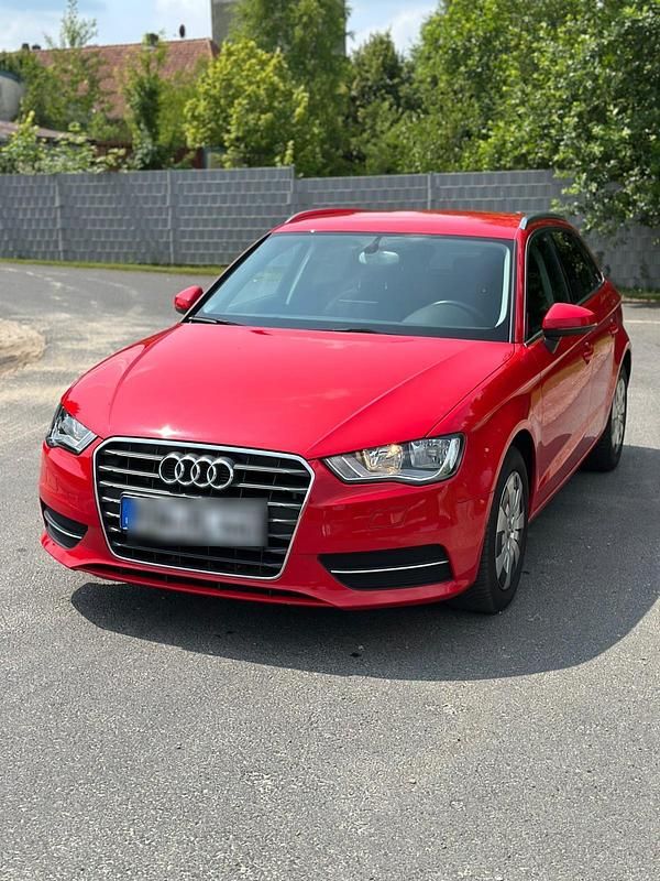 Rot Gebraucht 2014 Audi A3 Sportback Kleinwagen | 8.700 € (Guter Preis) - Bild 1/4
