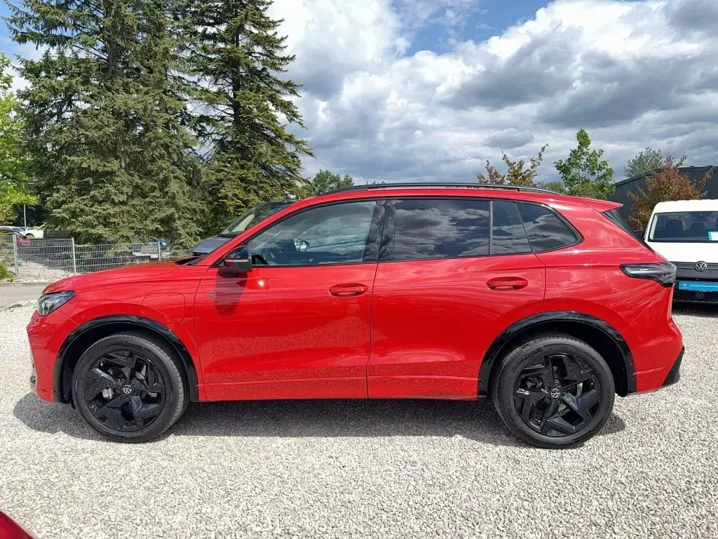 Gebraucht VW Tiguan R-line 204 PS (150 kW) 2025 Rot SUV