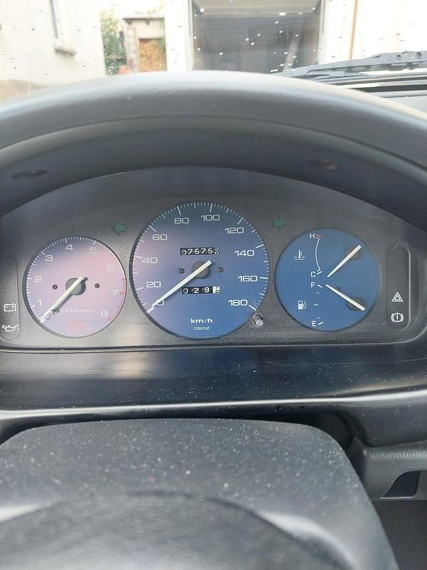 Grün Gebraucht 1992 Mazda 121 Limousine | 2.500 € - Bild 1/4