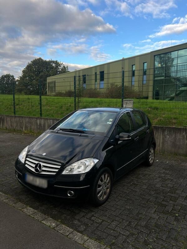 Schwarz Gebraucht 2010 Mercedes A180 Kleinwagen | 1.790 € (Fairer Preis) - Bild 1/4